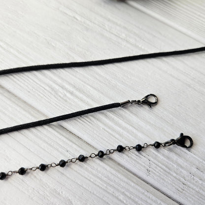 the black bea necklace